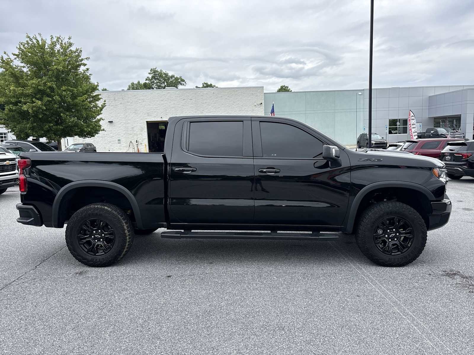 Used 2024 Chevrolet Silverado 1500 ZR2 w/ Technology Package AWD/4WD image 5