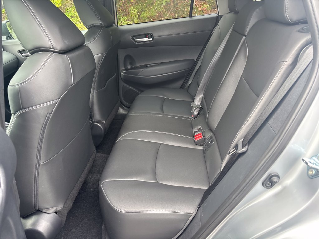 Used 2025 Toyota Corolla Cross XLE FWD image 32