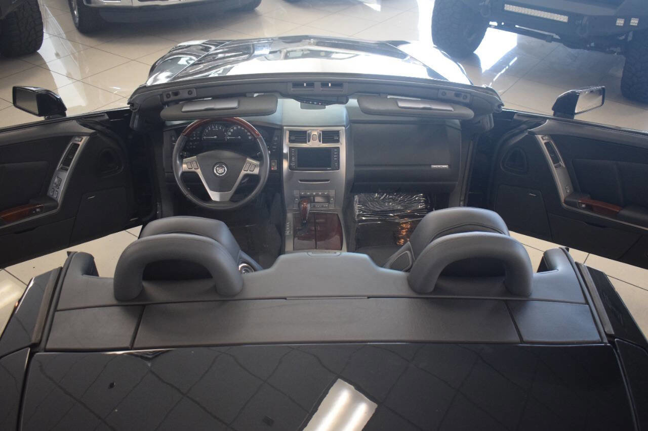 Used 2005 Cadillac XLR Base 2dr Roadster image 73