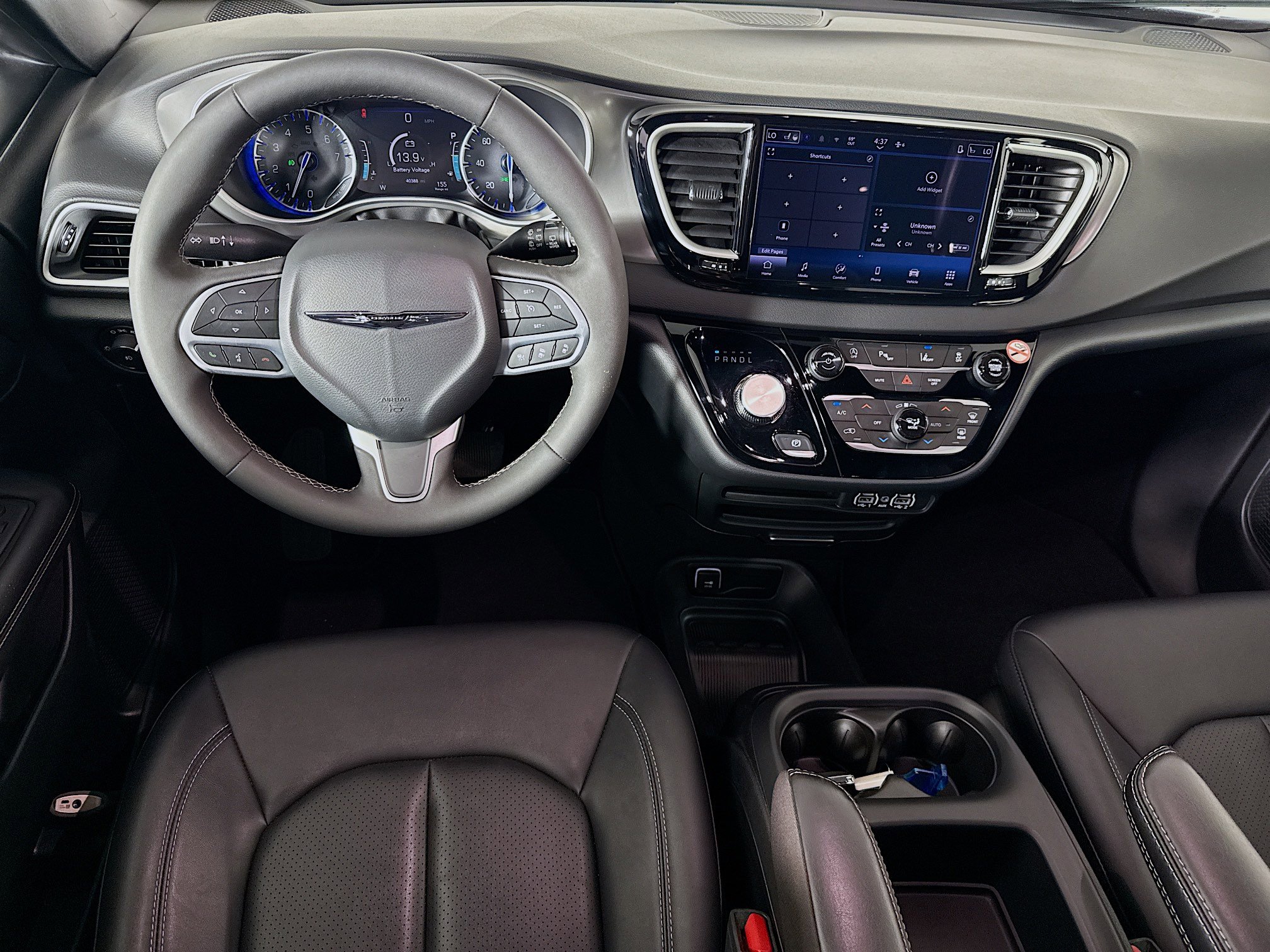 Used 2025 Chrysler Pacifica Select image 26