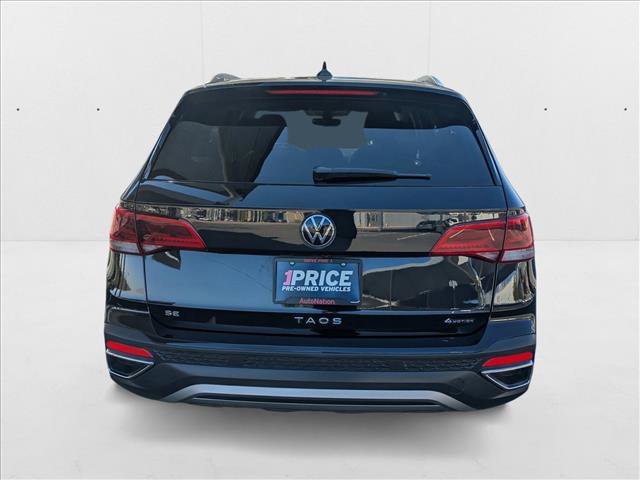Used 2023 Volkswagen Taos SE w/ Panoramic Sunroof Package image 6