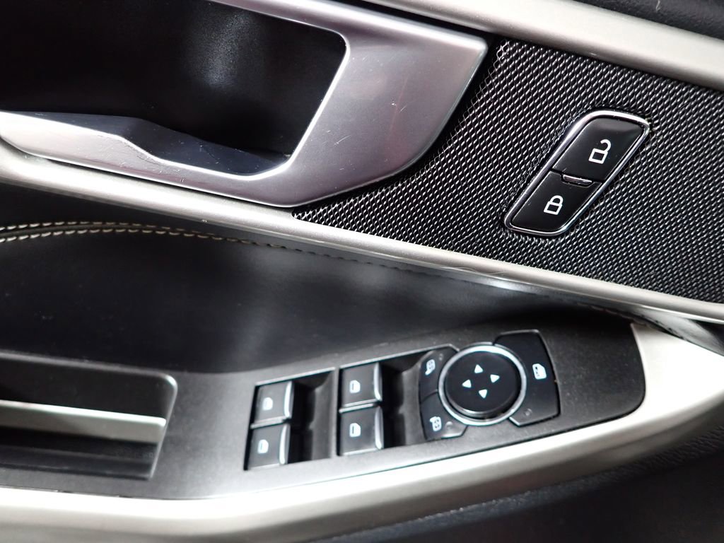 Used 2023 Ford Explorer XLT AWD/4WD image 22