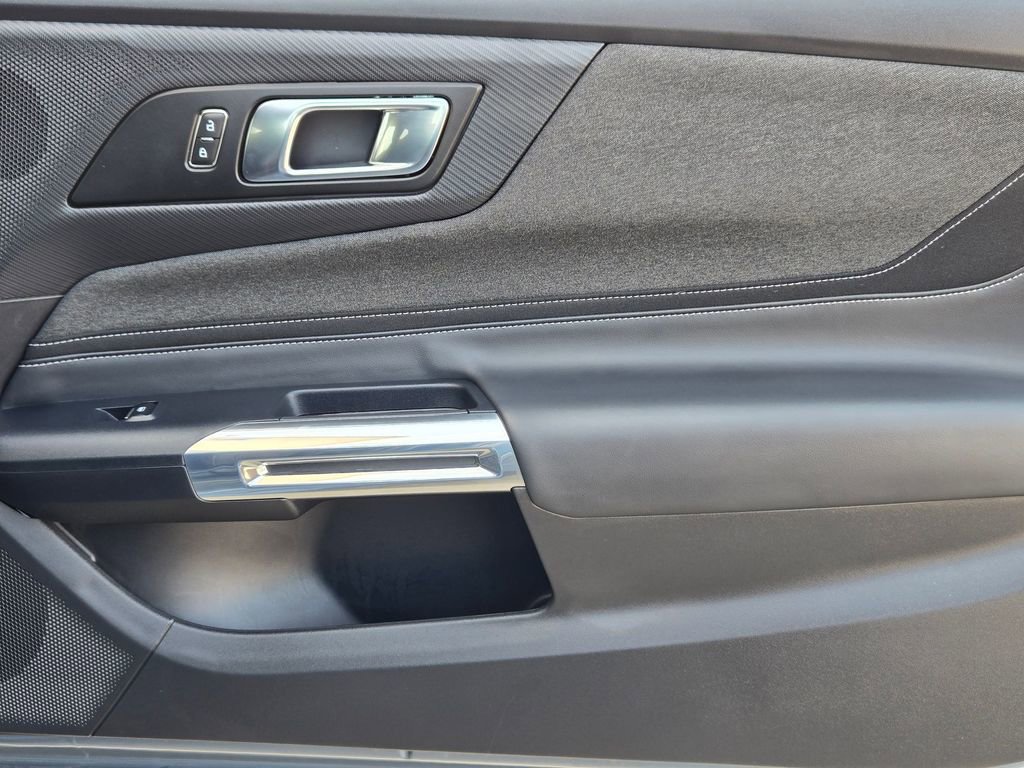 Used 2025 Ford Mustang EcoBoost image 27