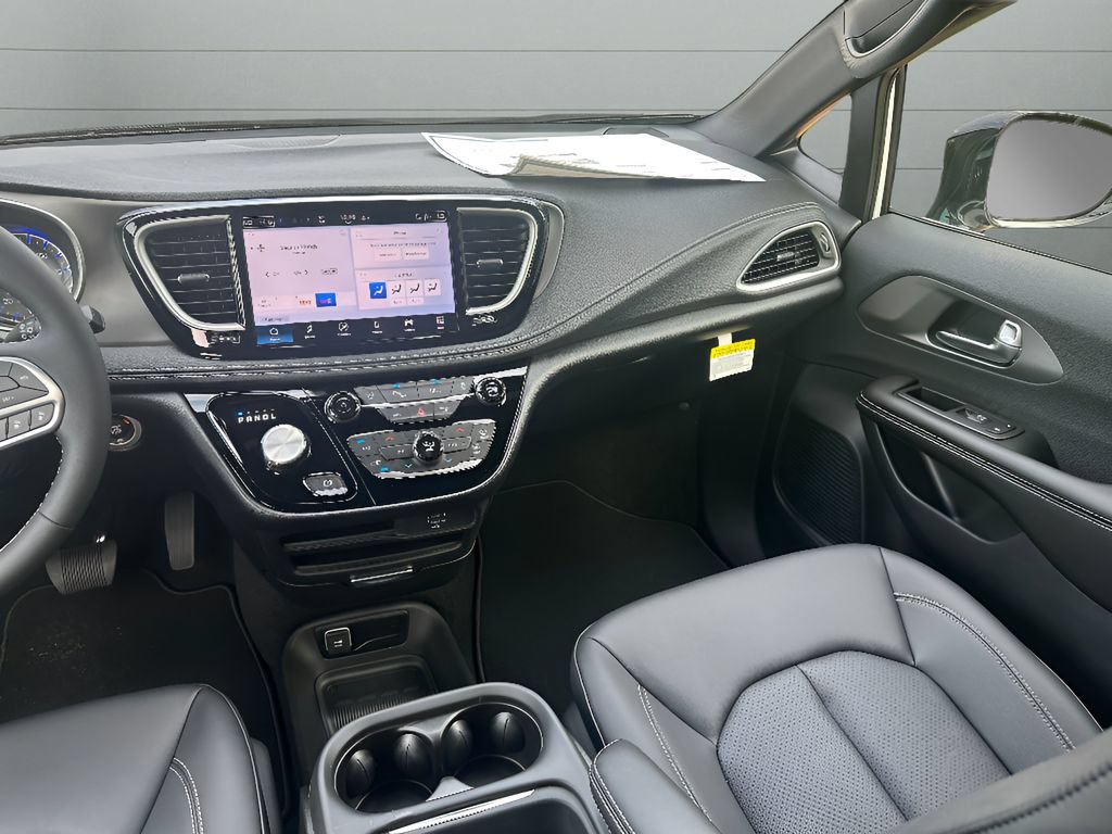 New 2027 Chrysler Pacifica Select FWD image 16