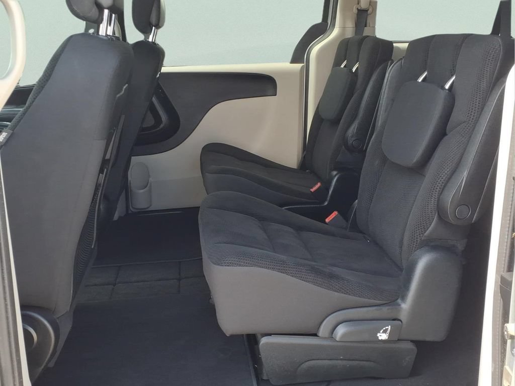 Used 2018 Dodge Grand Caravan SE w/ UConnect Hands-Free Group FWD image 15