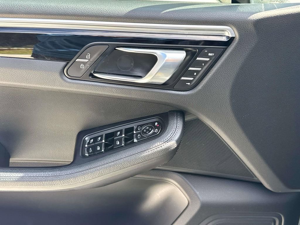 Certified 2021 Porsche Macan image 22