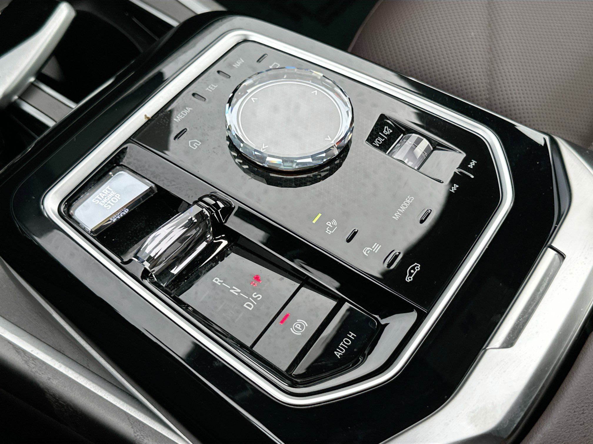 Used 2023 BMW 740i w/ Parking Assistance Package RWD image 16