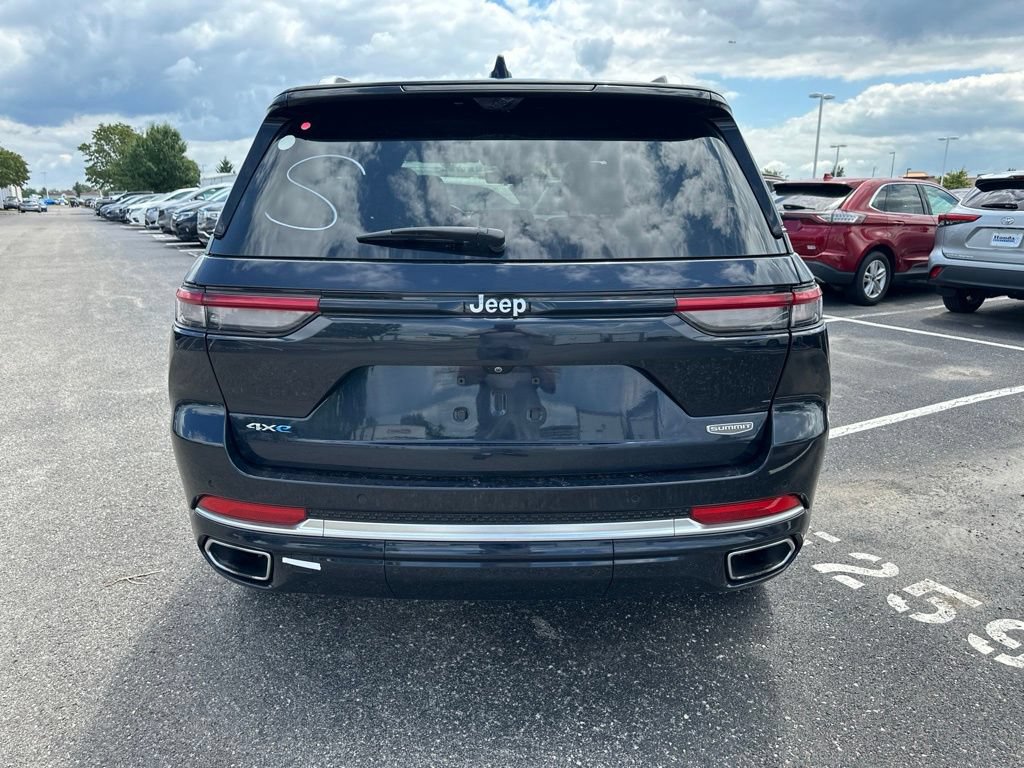 Used 2023 Jeep Grand Cherokee Summit AWD/4WD image 10