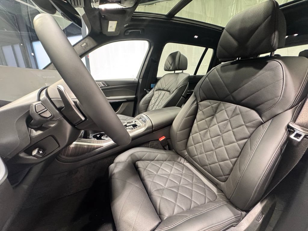 Used 2026 BMW X7 xDrive40i w/ M Sport Package AWD/4WD image 16