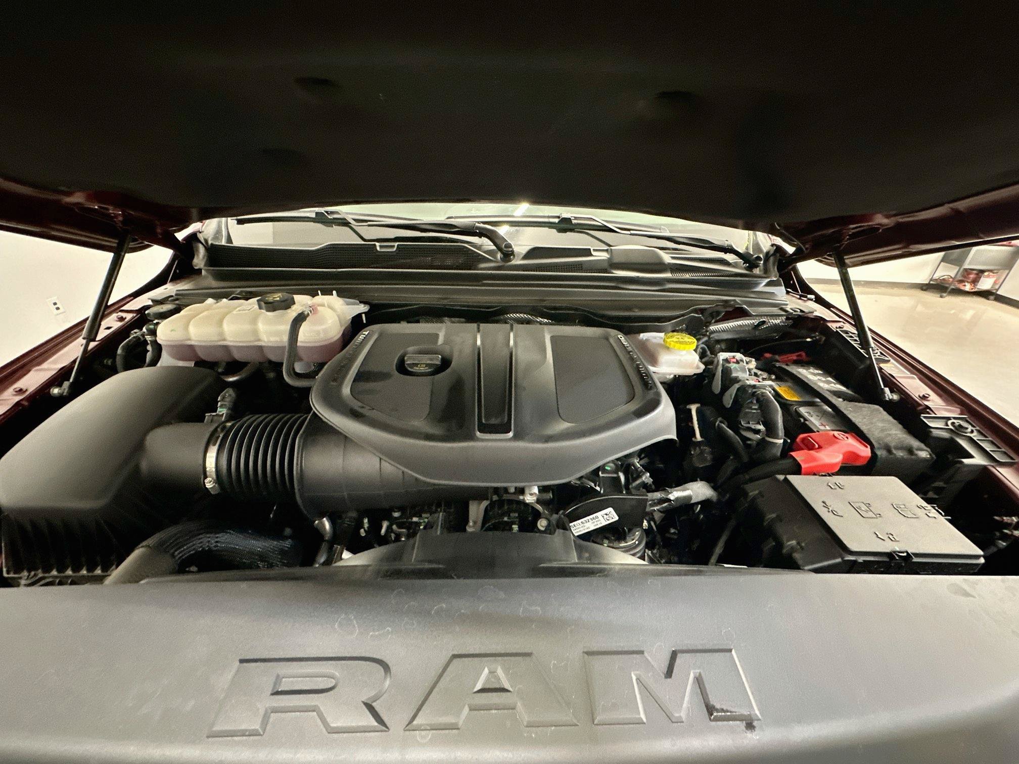 Used 2025 RAM 1500 Warlock AWD/4WD image 33