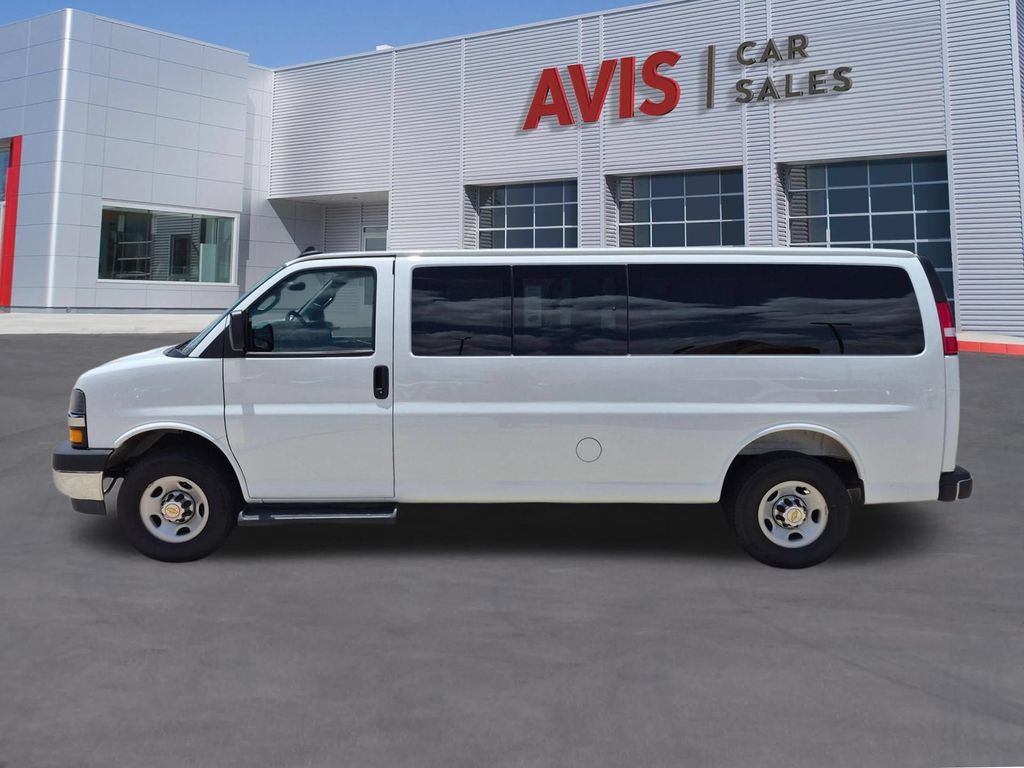 Used 2025 Chevrolet Express 3500 LT w/ LT Preferred Equipment Group RWD image 10
