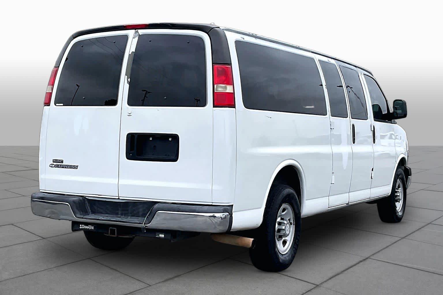 Used 2007 Chevrolet Express 3500 Extended Passenger w/ LT Preferred Equipment Group RWD image 11