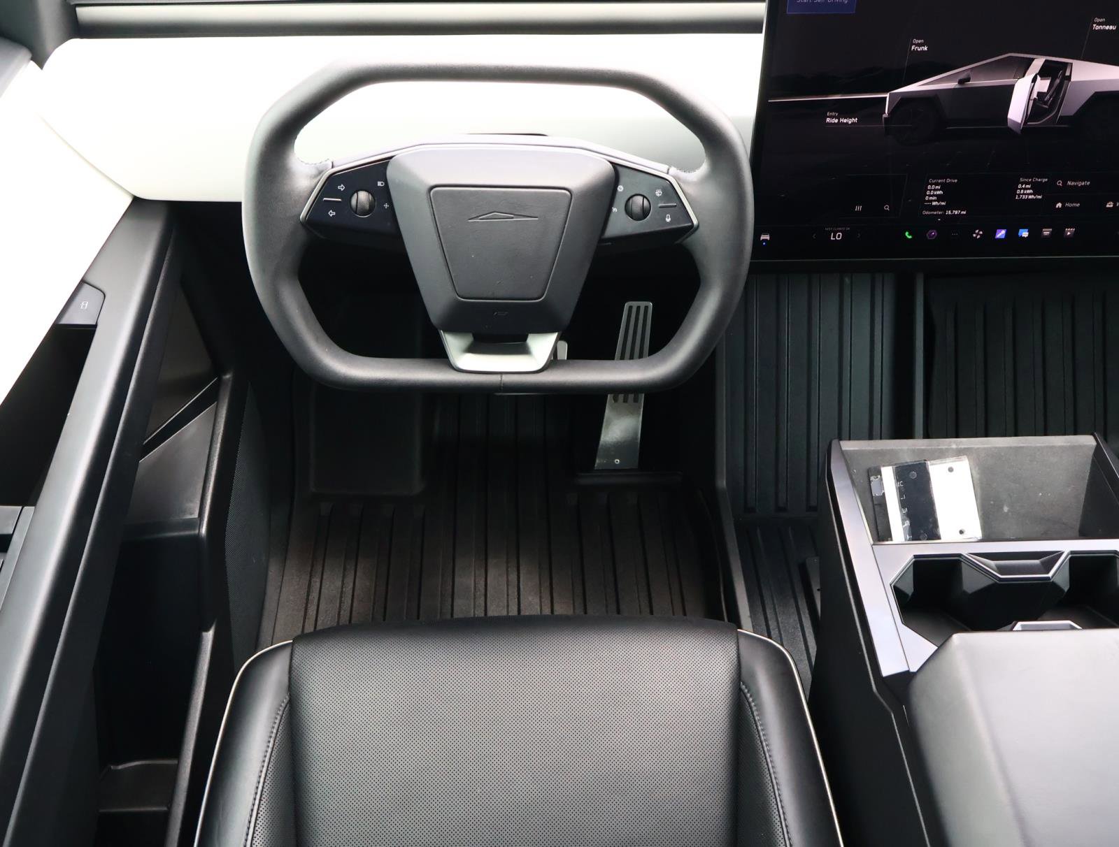 Used 2025 Tesla Cybertruck AWD Crew Cab image 9