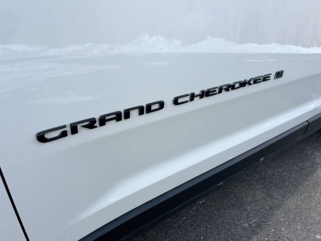 Used 2023 Jeep Grand Cherokee L Laredo image 31