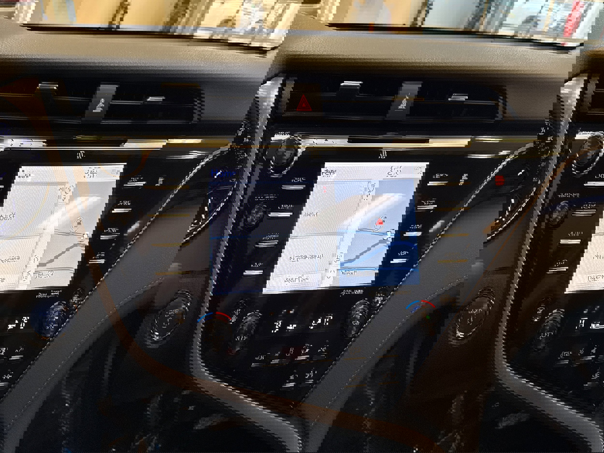 Used 2020 Toyota Camry XLE image 39