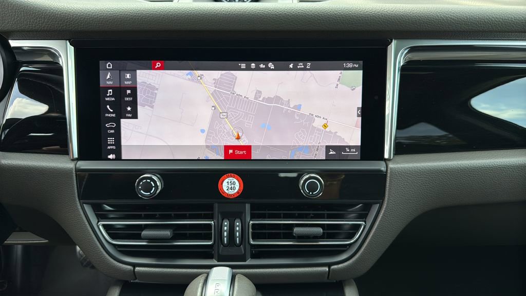 Certified 2025 Porsche Macan image 24