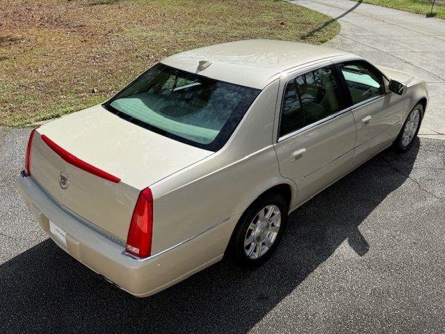 Used 2011 Cadillac DTS FWD image 4