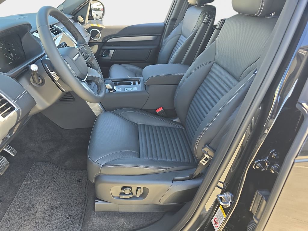 New 2026 Land Rover Discovery Limited Edition image 17