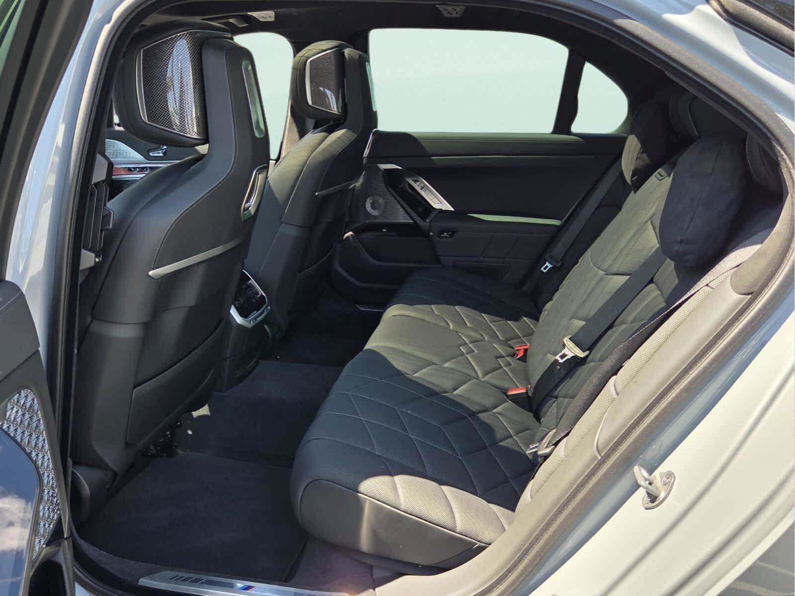 Certified 2023 BMW i7 xDrive60 AWD/4WD image 9