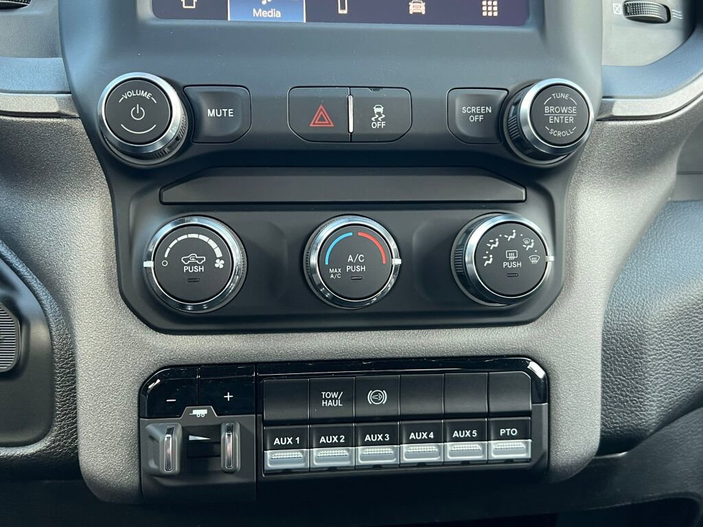 New 2024 RAM 3500 Tradesman image 29