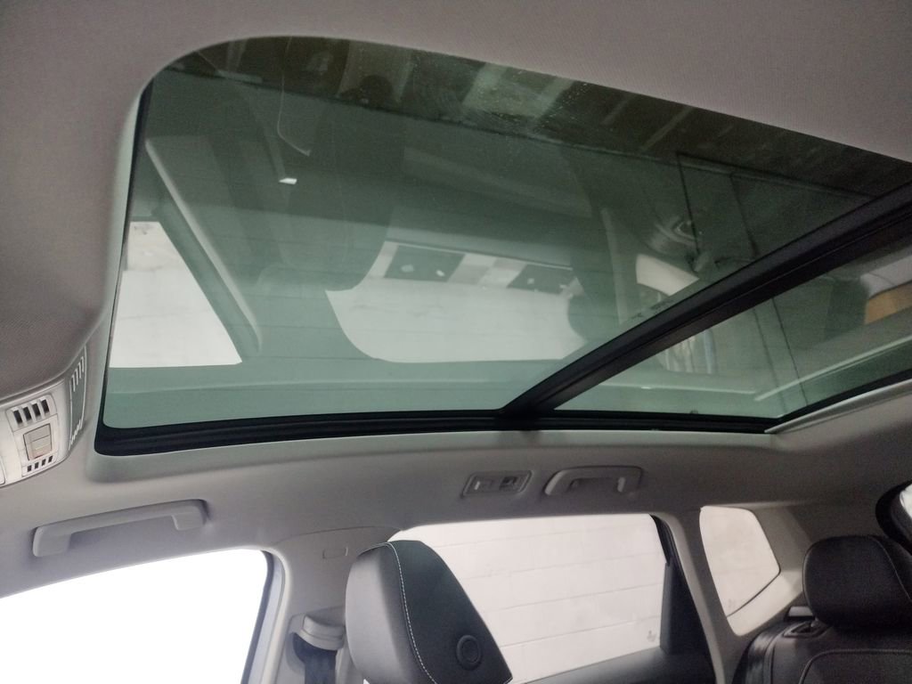 New 2025 Volkswagen Taos SE image 20