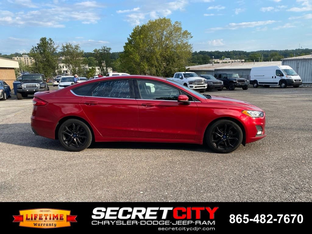 Used 2020 Ford Fusion SE w/ Equipment Group 151A FWD image 4