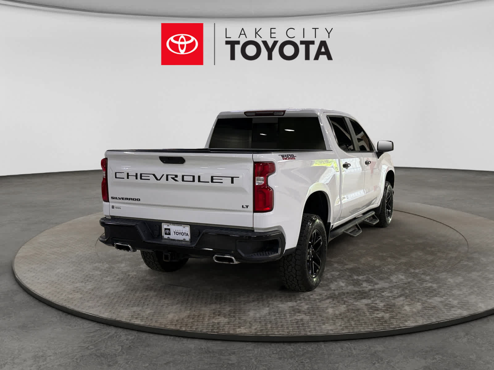 Used 2020 Chevrolet Silverado 1500 LT Trail Boss AWD/4WD image 9