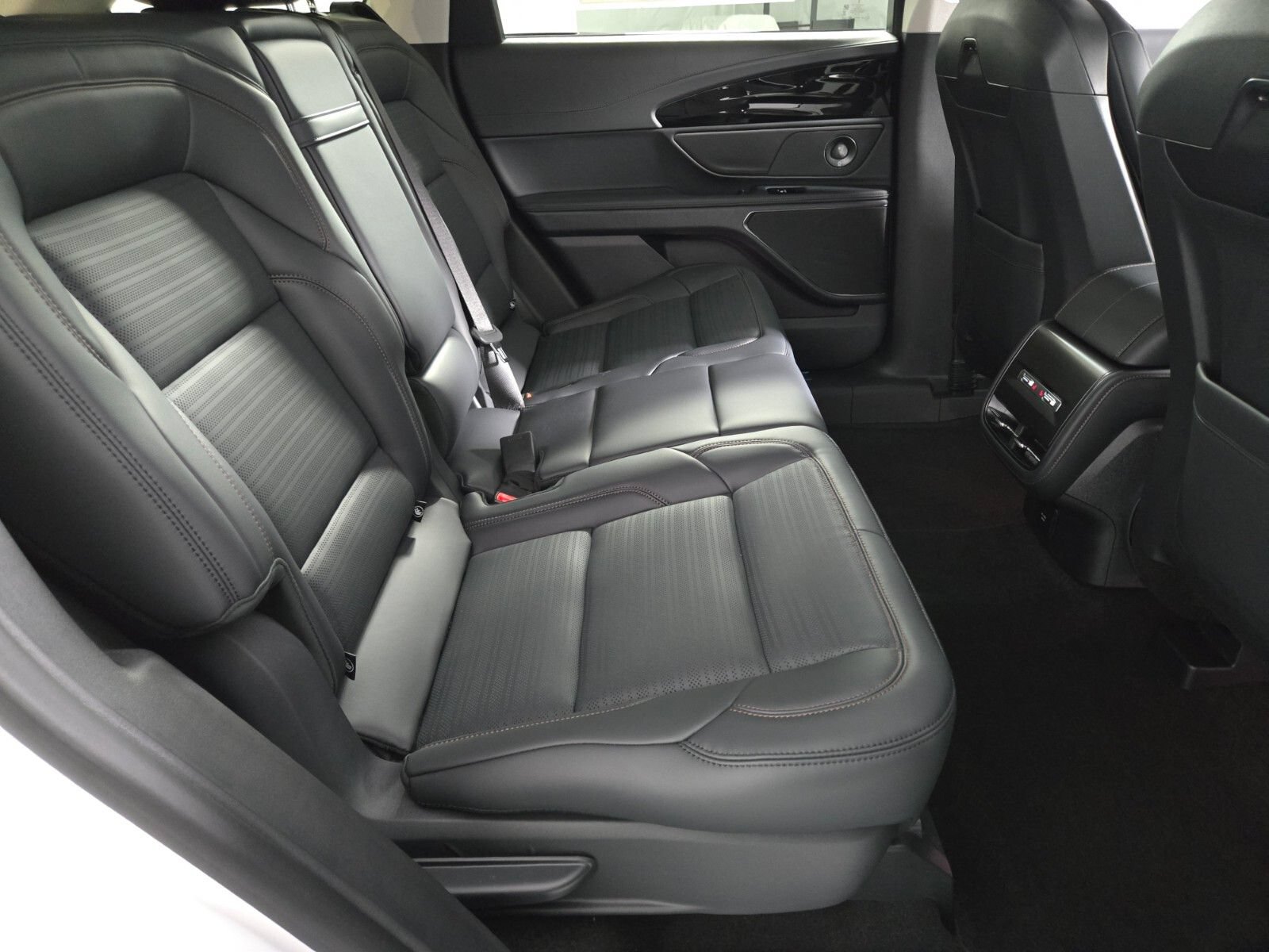 New 2026 Lincoln Nautilus Reserve w/ Jet Appearance Package AWD/4WD image 19