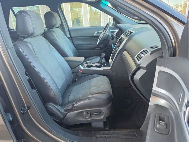 Used 2015 Ford Explorer XLT w/ Equipment Group 202A AWD/4WD image 19