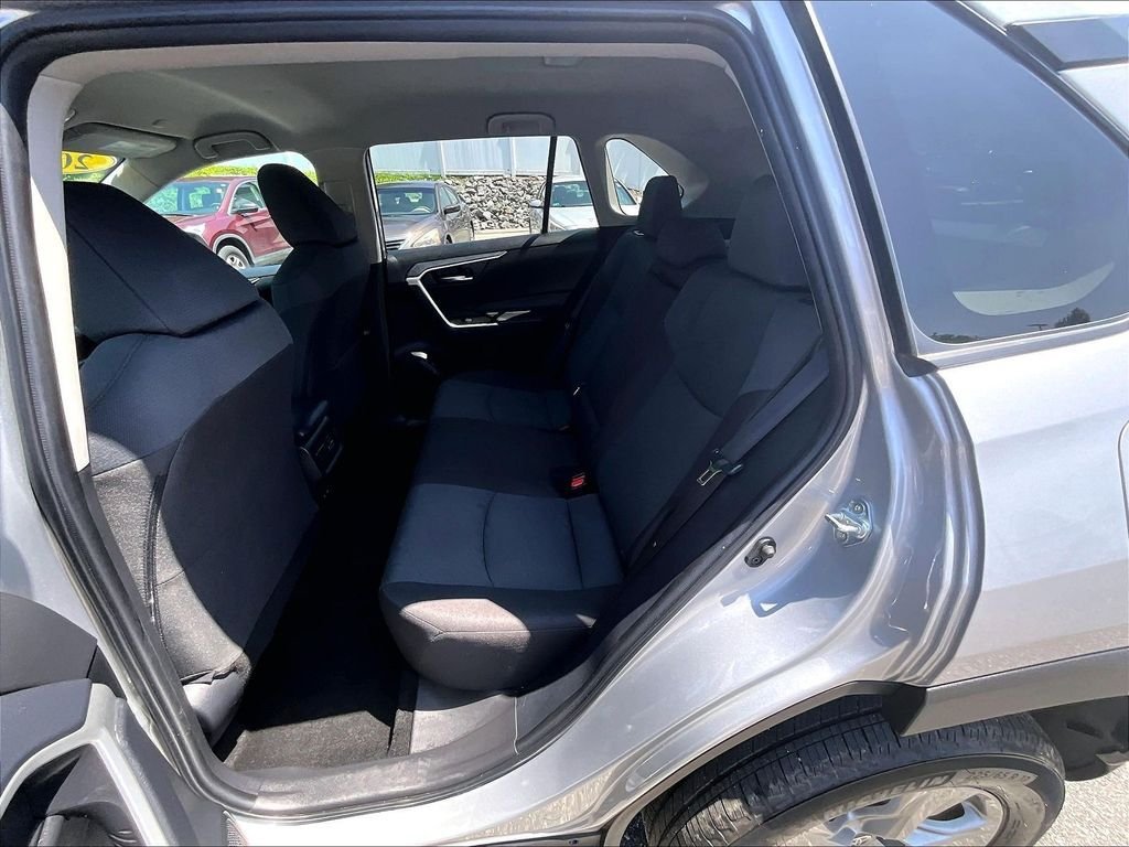 Used 2025 Toyota RAV4 XLE AWD/4WD image 15