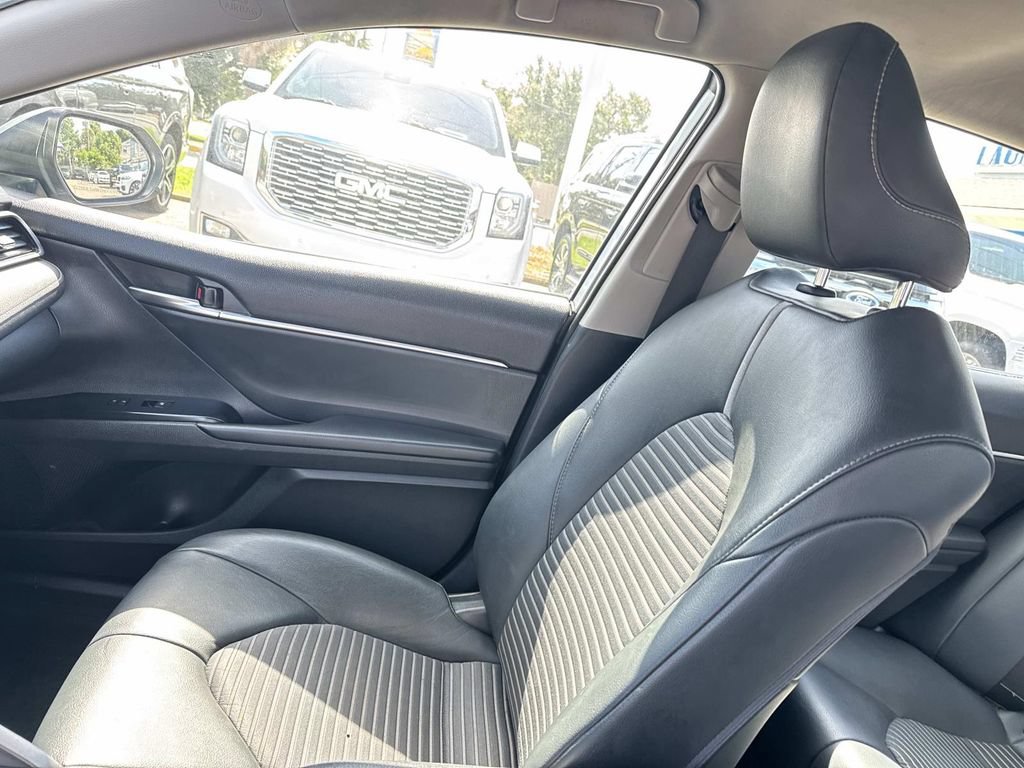 Used 2019 Toyota Camry SE FWD image 17