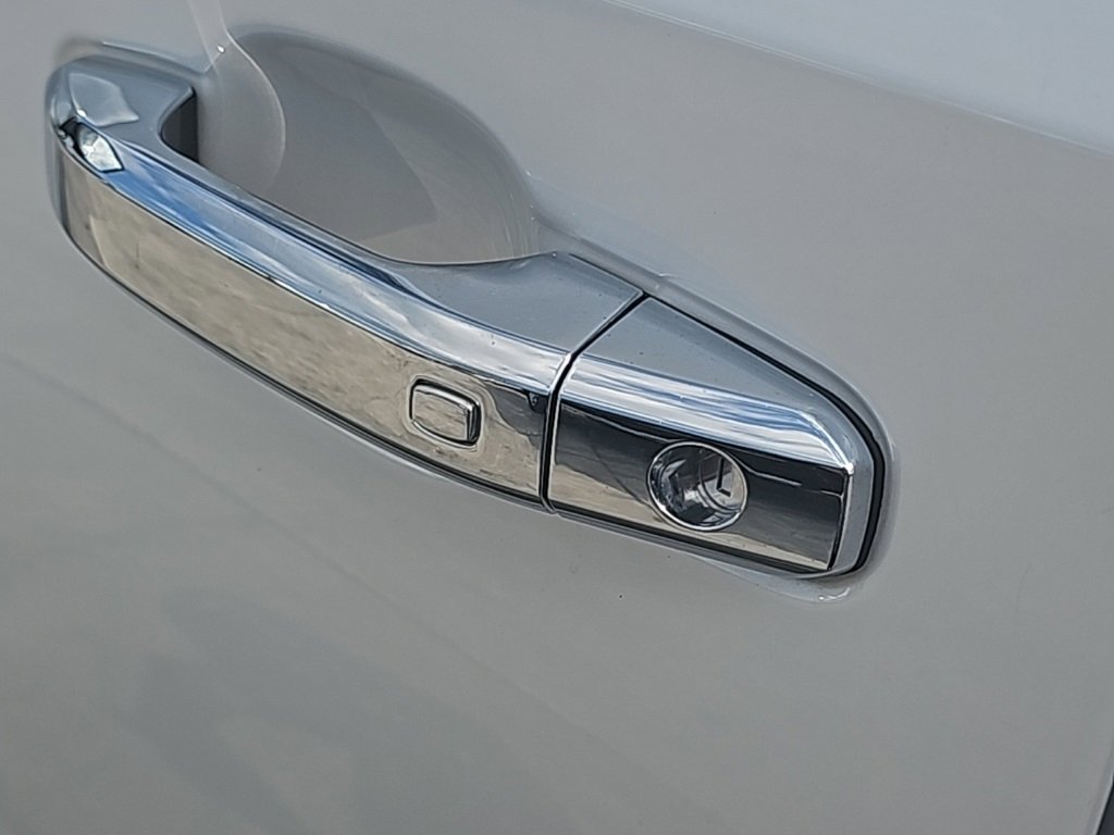 Used 2022 GMC Sierra 1500 Denali w/ Denali Premium Package image 9