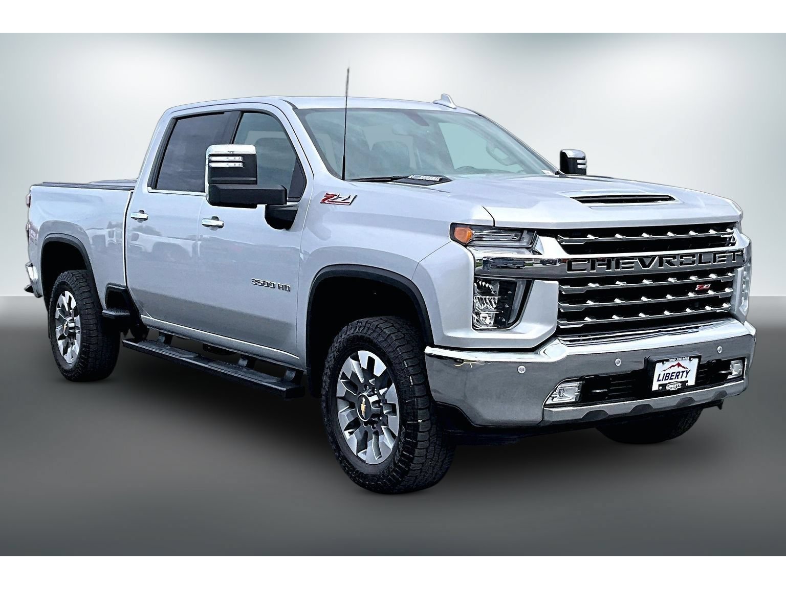 Used 2023 Chevrolet Silverado 3500 LTZ AWD/4WD image 3