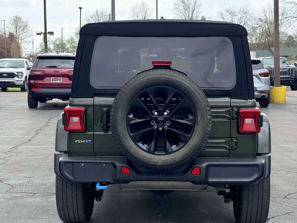 Used 2023 Jeep Wrangler Unlimited Sahara w/ Cold Weather Group AWD/4WD image 8