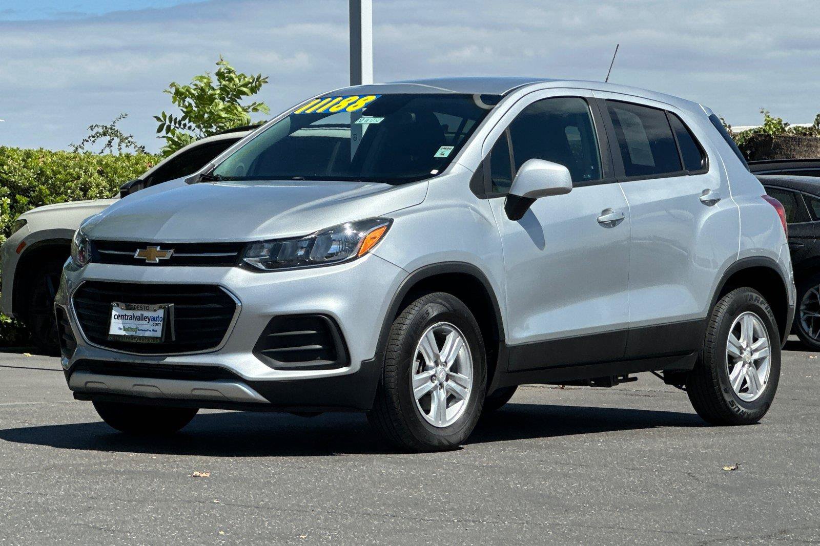 Used 2022 Chevrolet Trax LS w/ Tint and Cruise Package AWD/4WD image 7