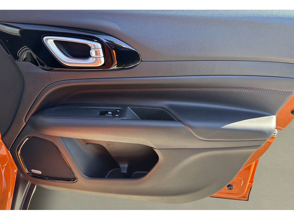 New 2026 Jeep Compass Trailhawk w/ Sun, Sound & Navigation Group AWD/4WD image 25