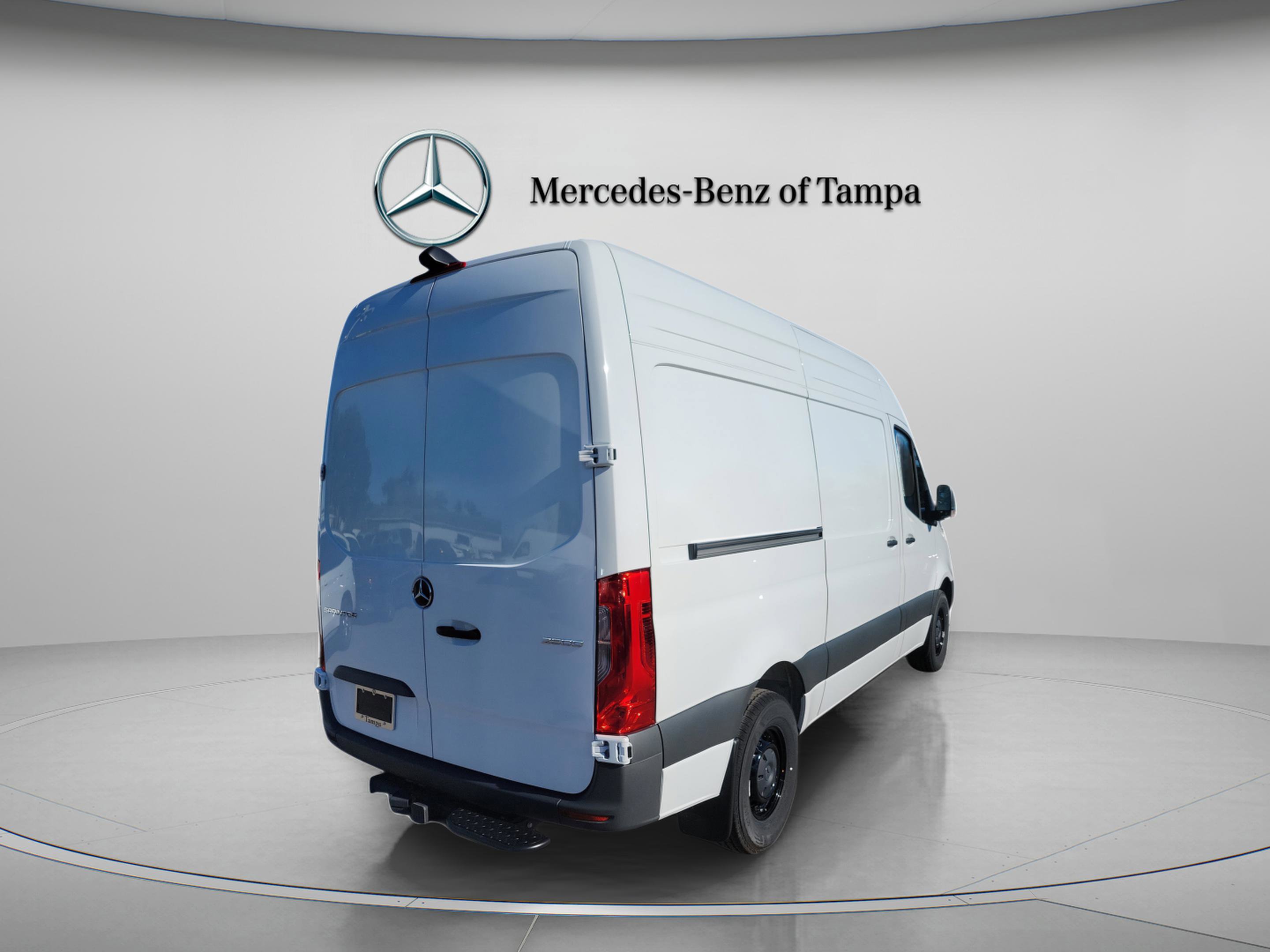 Used 2025 Mercedes-Benz Sprinter 2500 image 4