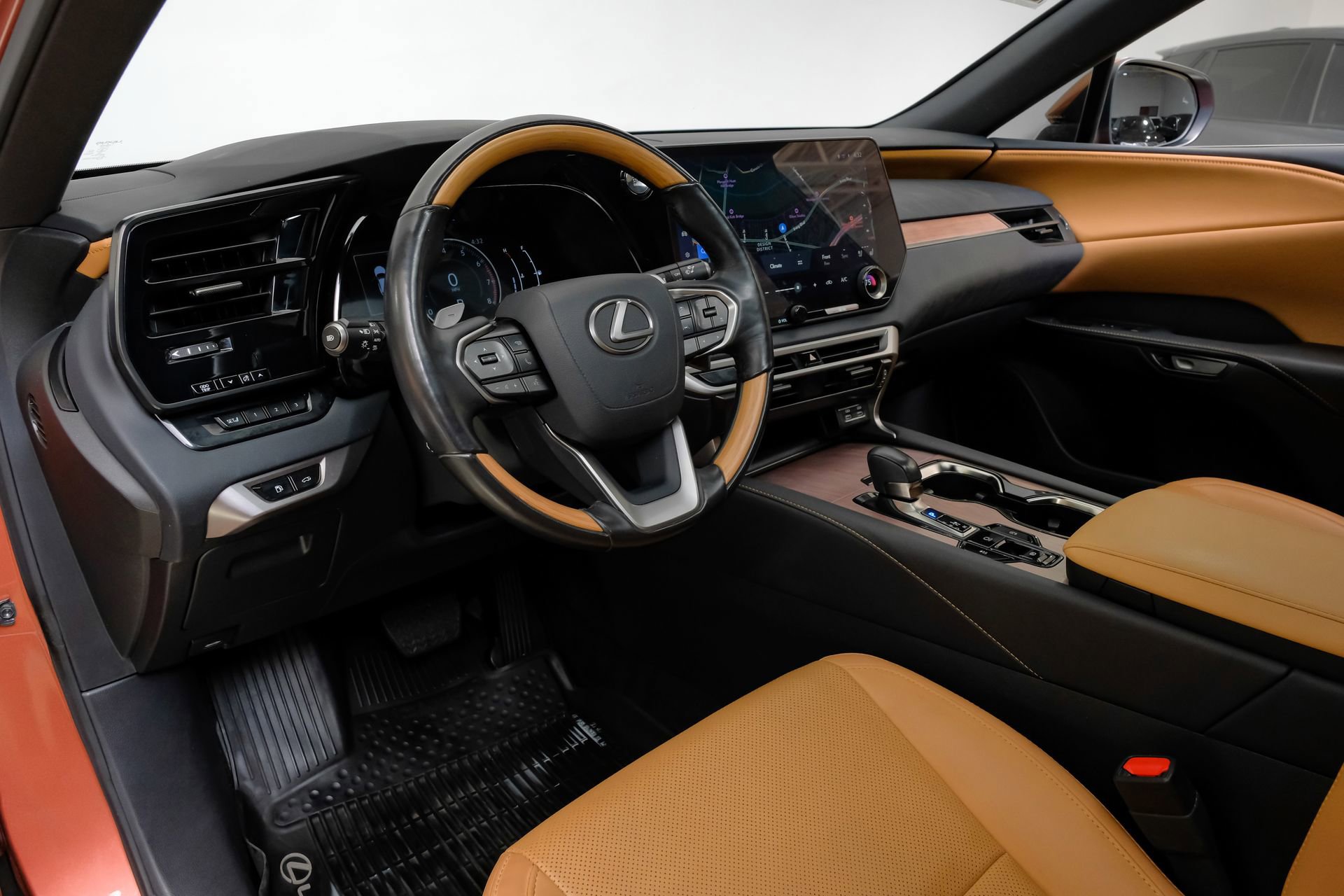 Used 2024 Lexus RX 350 Premium w/ Accessory Package (Z1) FWD image 3