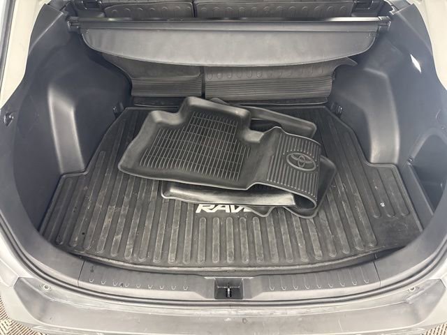 Used 2022 Toyota RAV4 XLE image 28