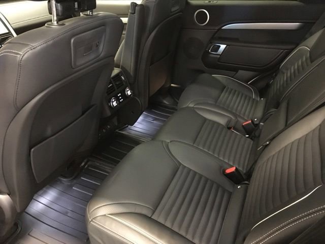 New 2024 Land Rover Discovery Dynamic SE image 24