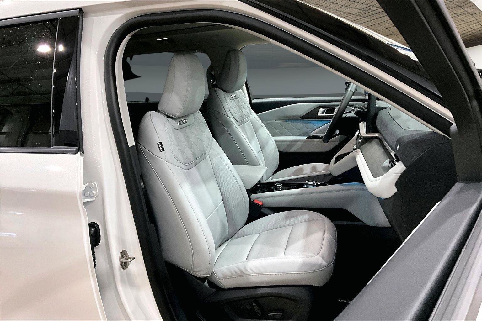 New 2026 Ford Explorer Platinum w/ LUX Leather Package image 11