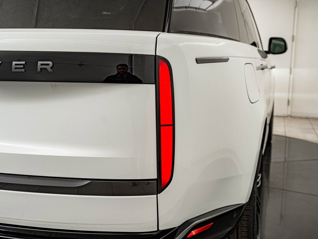 New 2026 Land Rover Range Rover SE image 9