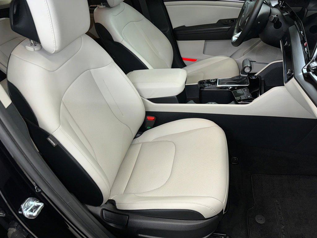 Used 2023 Kia Sportage EX image 30