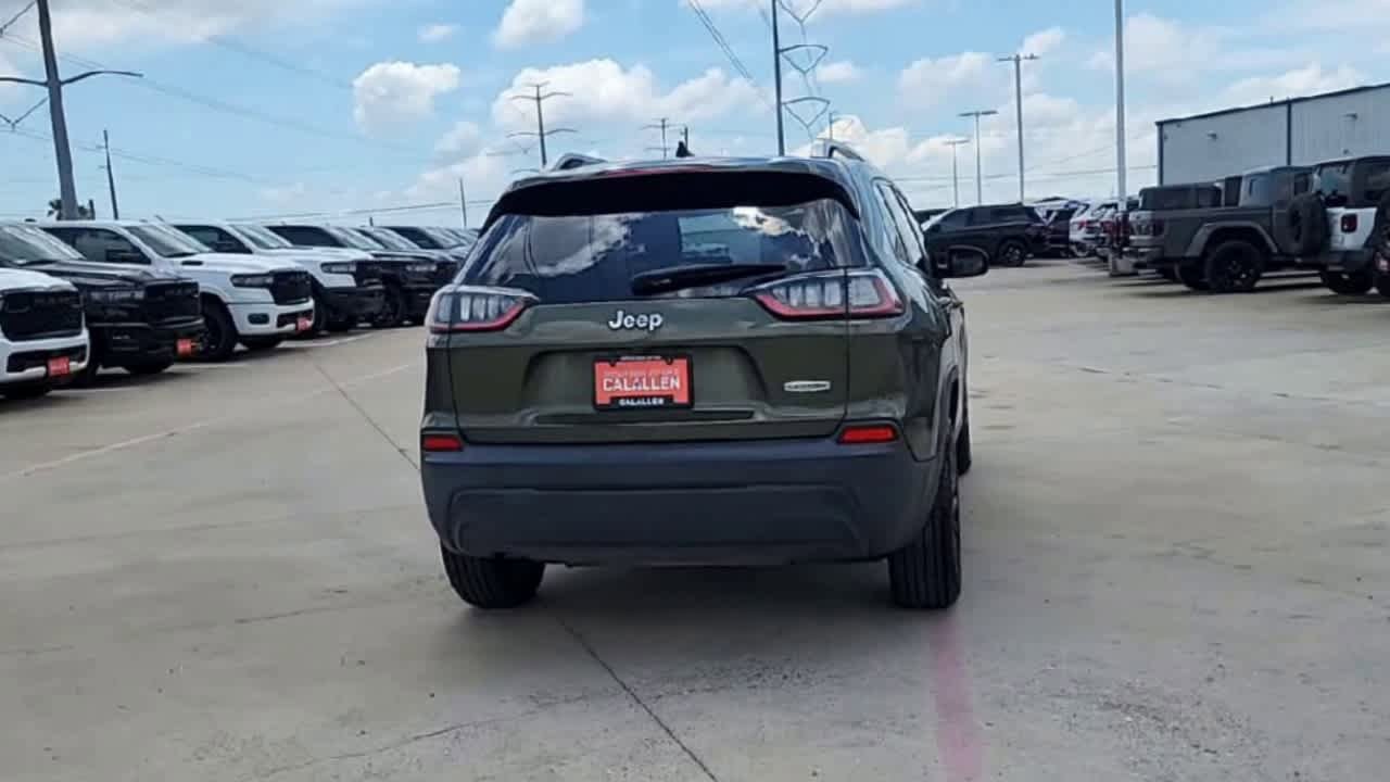 Used 2020 Jeep Cherokee Latitude FWD image 7