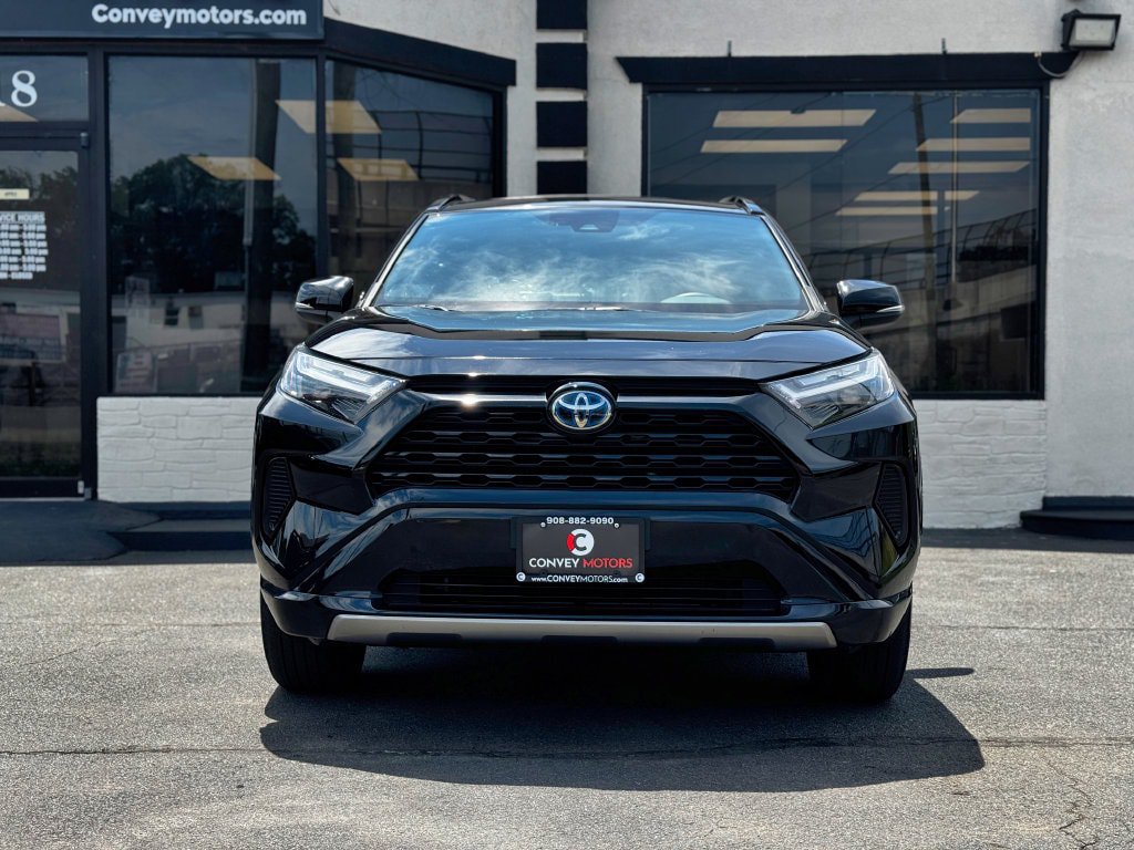 Used 2022 Toyota RAV4 SE w/ Convenience Package AWD/4WD image 3