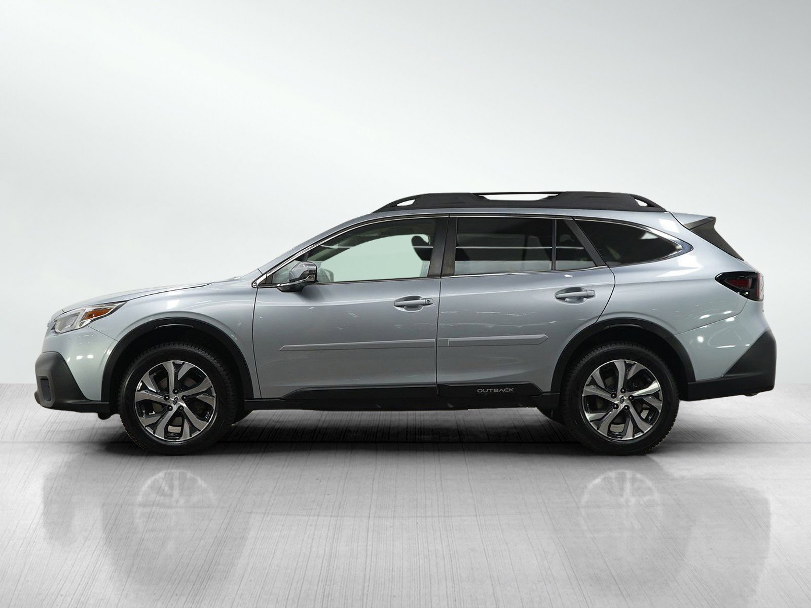 Used 2022 Subaru Outback Limited XT AWD/4WD image 2