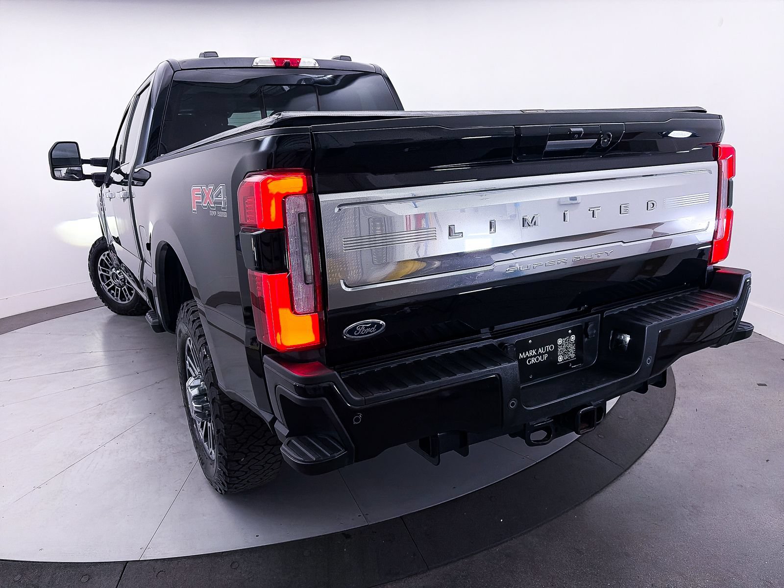 Used 2024 Ford F250 Limited w/ FX4 Off-Road Package AWD/4WD image 4