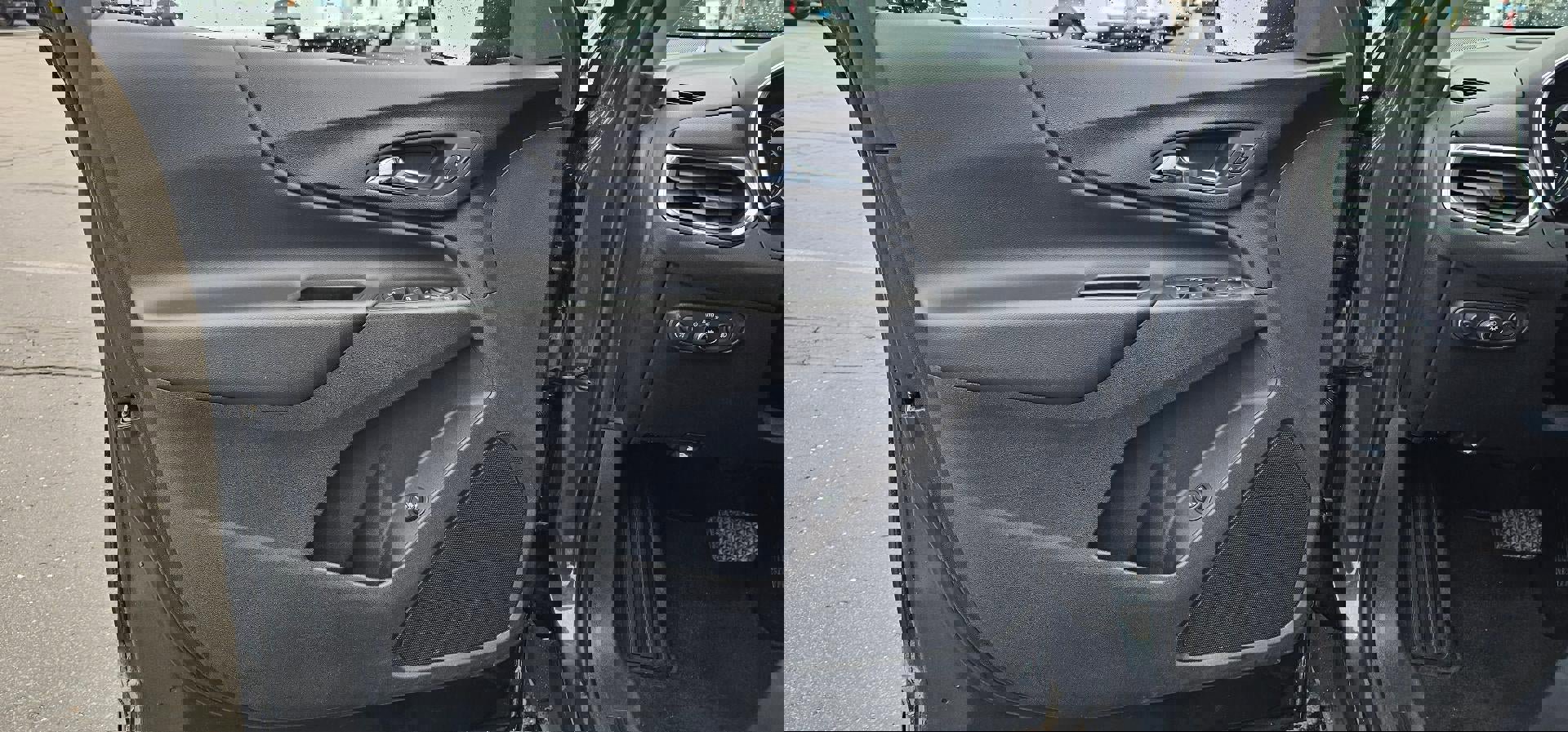 Used 2020 Chevrolet Equinox LT w/ Driver Convenience Package image 10