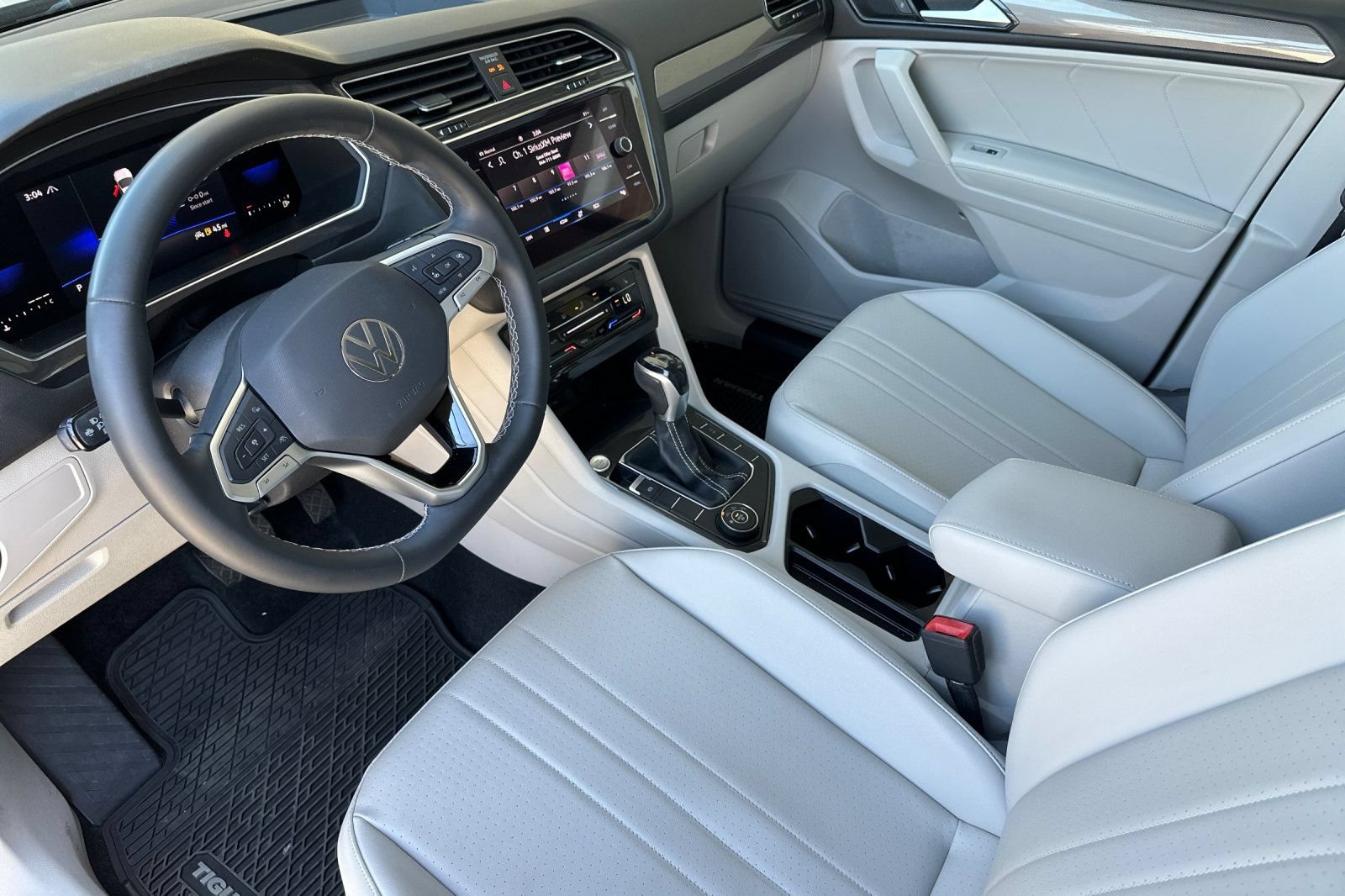 Used 2022 Volkswagen Tiguan SE w/ Panoramic Sunroof Package AWD/4WD image 10