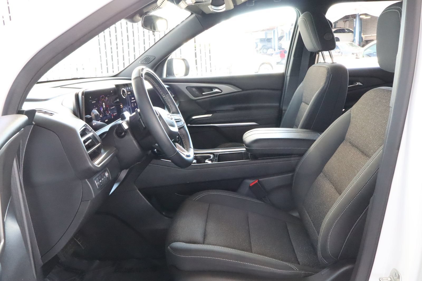 Used 2025 Chevrolet Traverse LT w/ Enhanced Driving Package AWD/4WD image 20